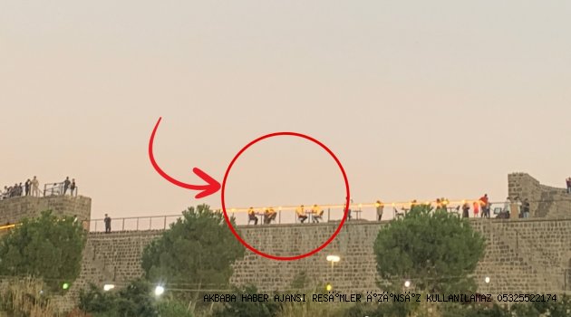 SURLAR TİCARET ALANINA DÖNDÜ